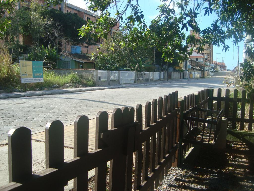 Chales No Centro De Bombinhas Luaran gambar