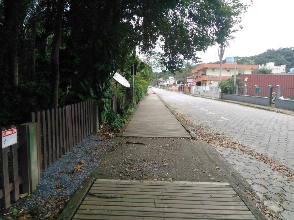 Chales No Centro De Bombinhas Luaran gambar